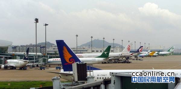 清明假期深圳机场日均客流量预计超10万人 | 中