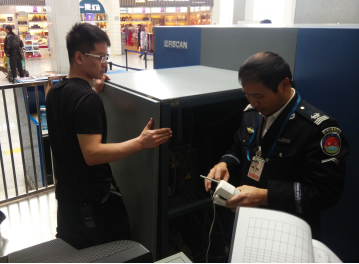 新疆机场安检总站设备维修室开展换季后的隐患