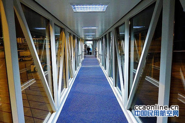 杭州萧山机场登机廊桥塑胶地板改造重新招标