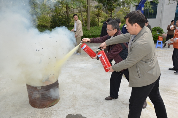 中南空管气象中心举行消防器材使用培训和消防