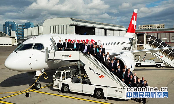 庞巴迪首架CS100客机交付瑞士航空