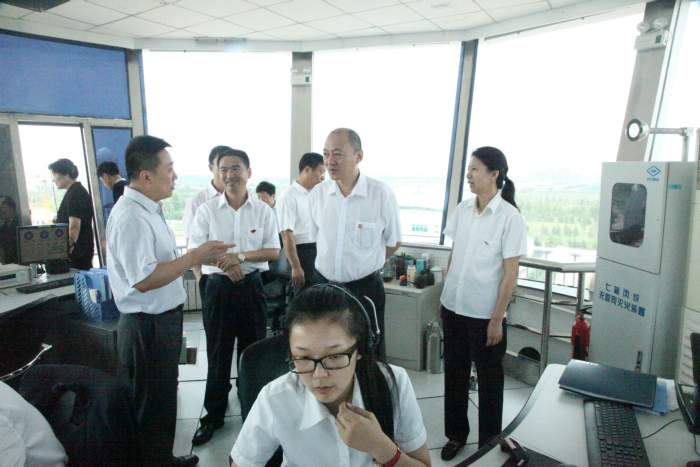 华北空管局局长文学正一行到呼伦贝尔空管站进行现场办公