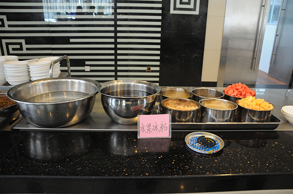 贵州空管分局后勤服务中心为“暑运”保障增加清凉菜品
