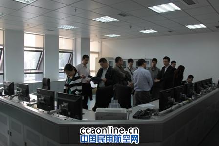 西南空管局、新疆空管局飞服中心开展业务交流