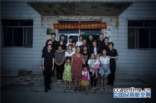 nEO_IMG_安检一科慰问孤儿村-15