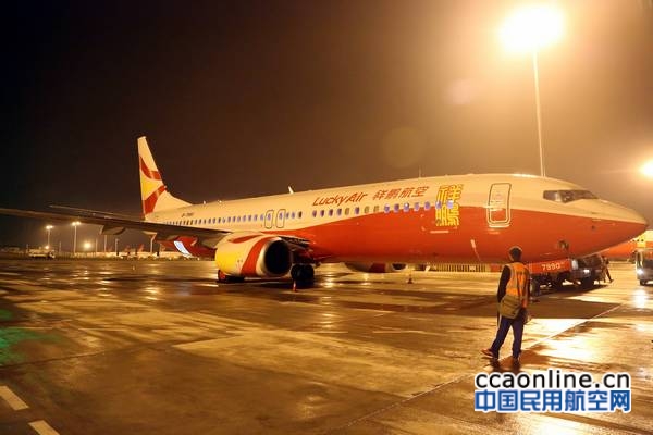祥鹏航空B7990飞机抵达昆明长水机场 (1)