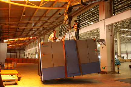 白云机场货站新增两台安检机，缓解国庆节前的货物安检压力