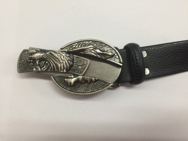 黄山机场查获隐匿式自锁皮带刀