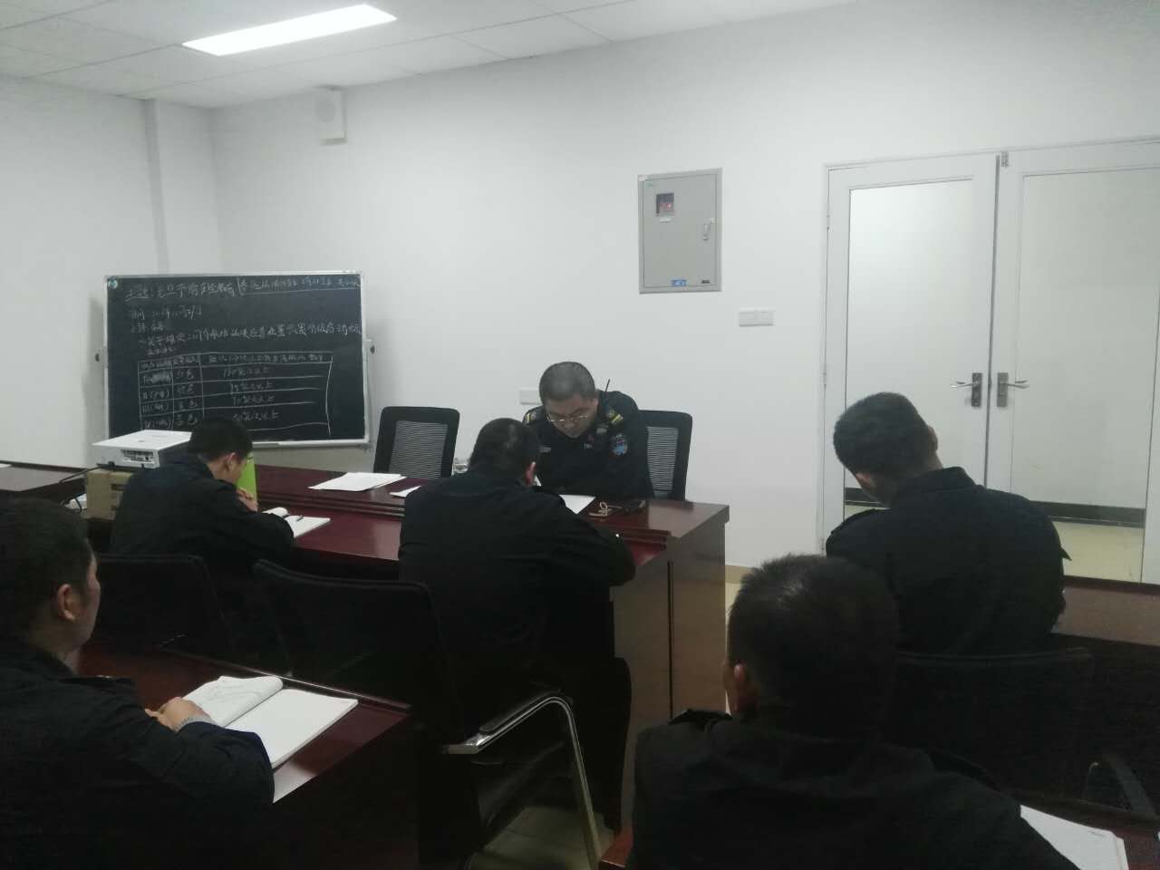 安全教育元旦节前 针对安全各抒己见