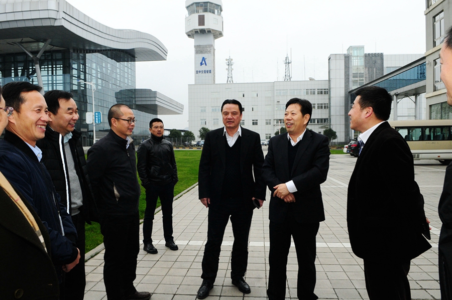 民航局空管局副局长李其国带队到贵州空管分局调研工作