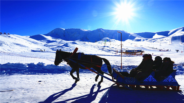 湖北同诚通航直升机紧急救援阿尔泰滑雪游客