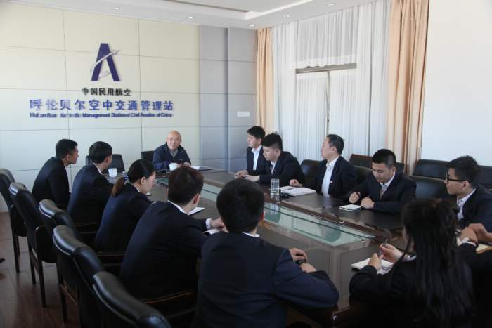 民航局空管局张建强副局长一行到呼伦贝尔空管站进行工作调研