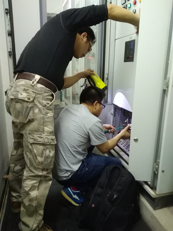厦门空管站组织THALES雷达站低压联络开关抢修