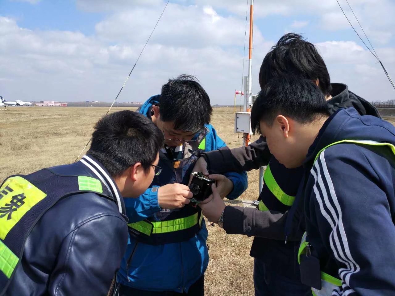 设备冬春换季忙  暑运安全有保障—黑龙江空管气象台完成设备换季工作