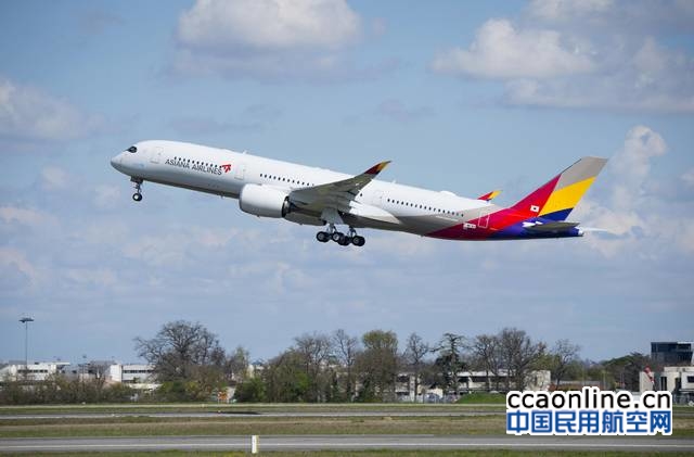 a350-900_asiana_airlines_taking_off