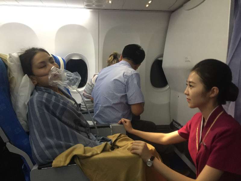 南航一航班上乘客突发哮喘 乘务组紧急施救
