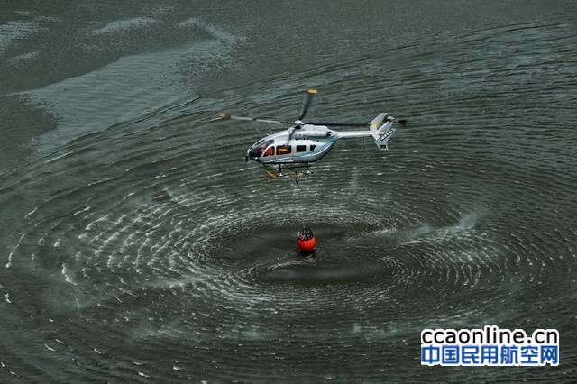 H145直升机吊桶取水