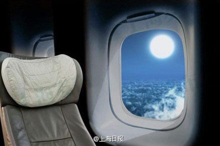 民航贫论：坐着飞机吃着韭菜月饼赏着月