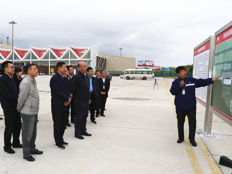 吉林省省长刘国中调研长白山机场改扩建工程