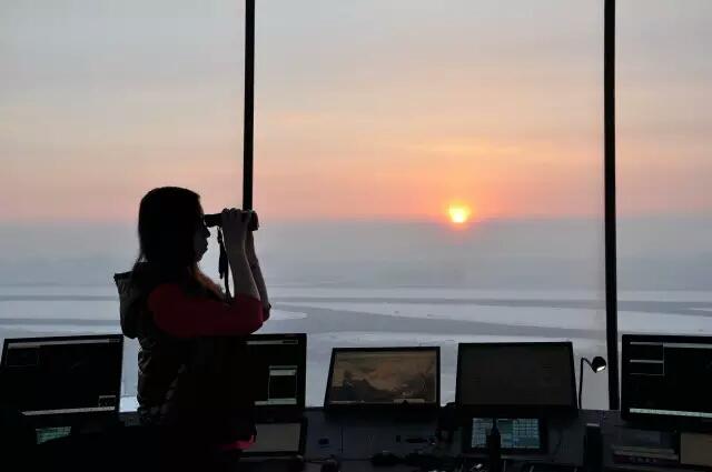 请放心地把背后交给我