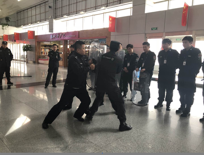 提高员工反恐防暴技能  筑牢春运空防安全防线