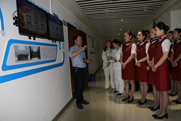 国航重庆红岩班组携手重庆机场集团班组共建交流
