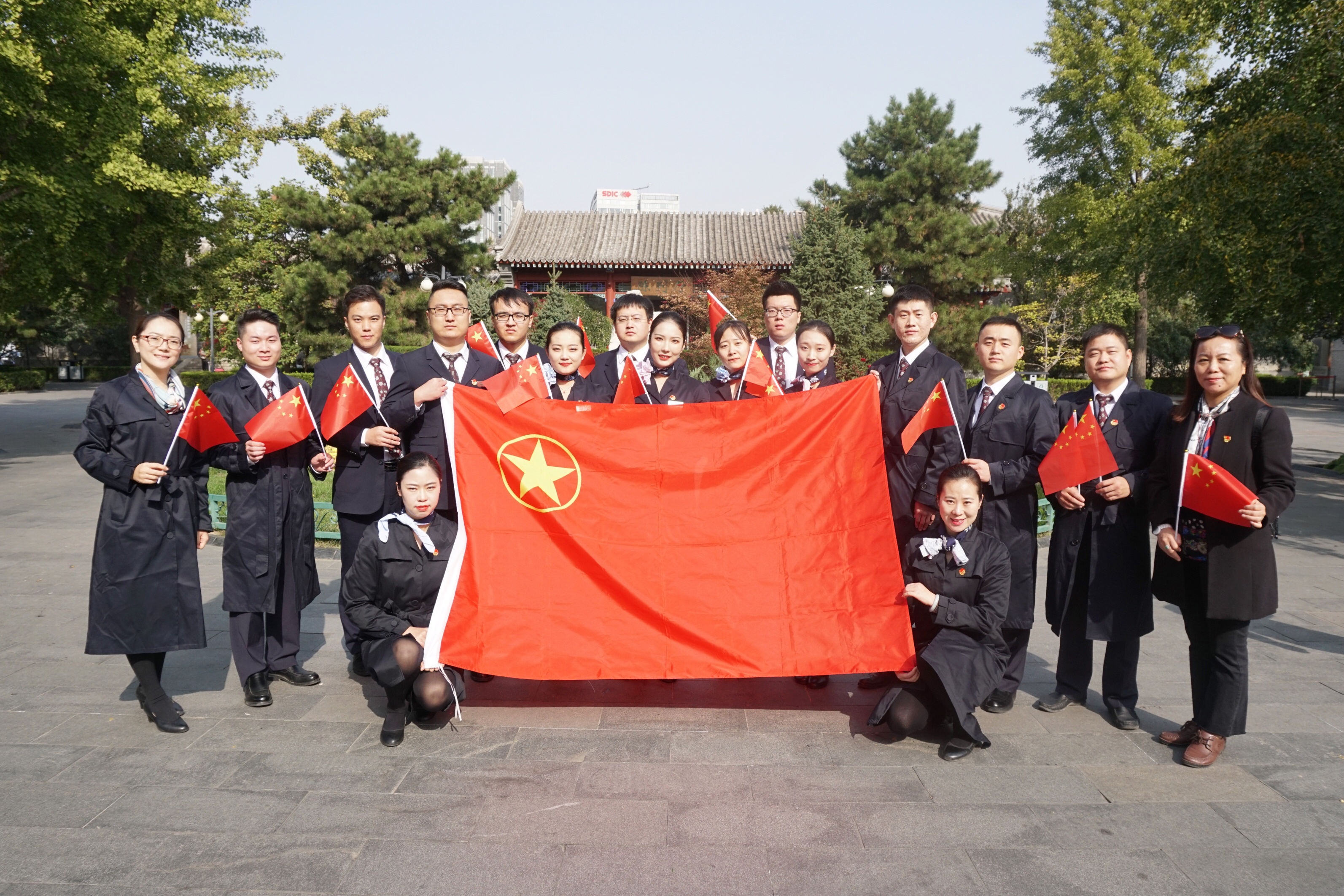 东航北京地服部开展“我与祖国共奋进——国旗下的演讲”特别主题团日活动