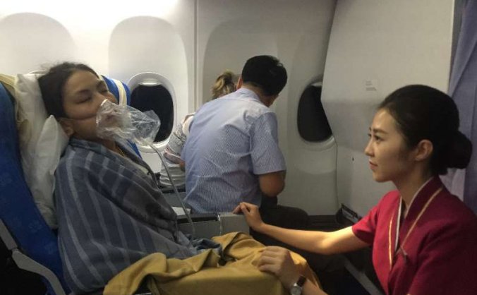 南航一航班上乘客突发哮喘 乘务组紧急施救
