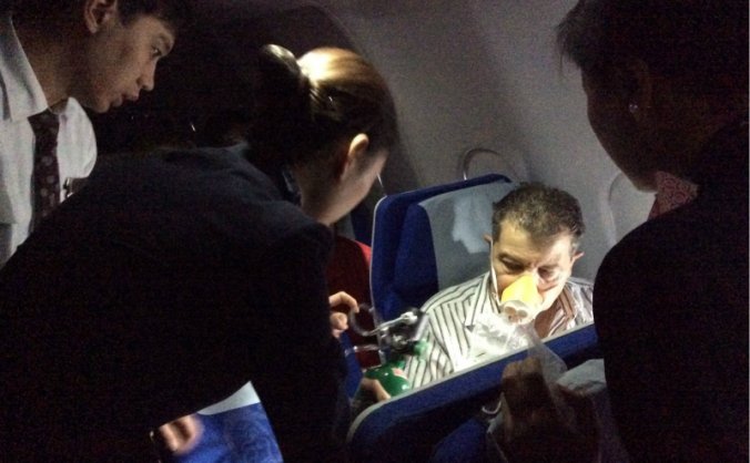 东航北京乘务组成功救助突感不适外籍老年乘客