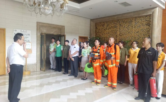 首都机场旅业组织开展反恐防暴消防疏散演练