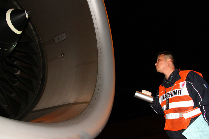 除夕夜国航机务人守望新年