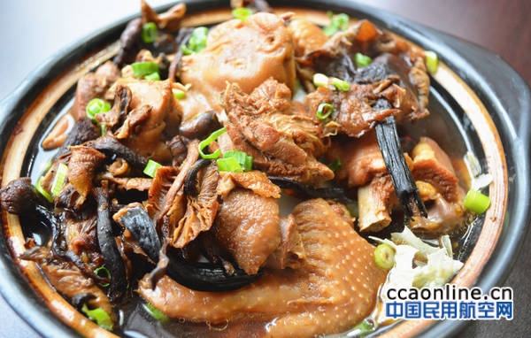 图一：福航乘务组表演舞蹈“茉莉花”