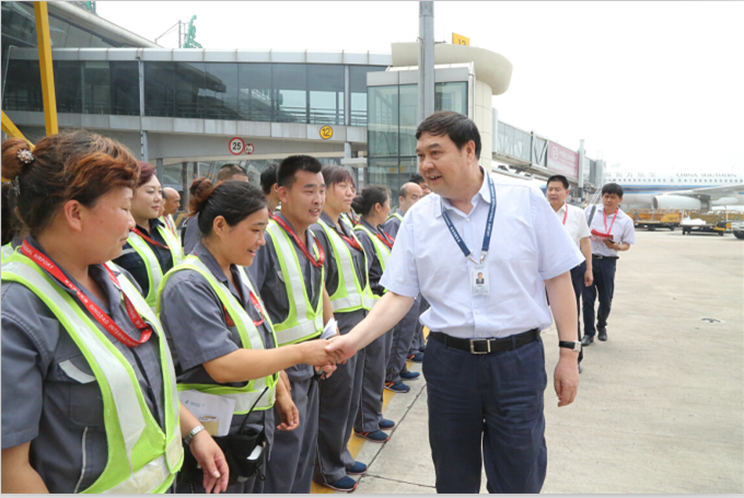 田留文董波莅临东航山东分公司开展旺季生产调研慰问