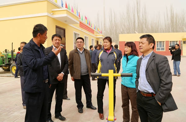 空管局党委副书记范芸芸一行参加支疆爱心活动