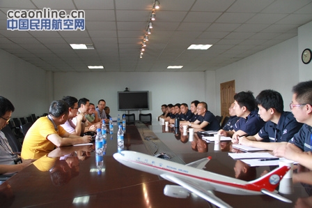 西南空管局技保中心携手四川航空机务开展班组建设交流