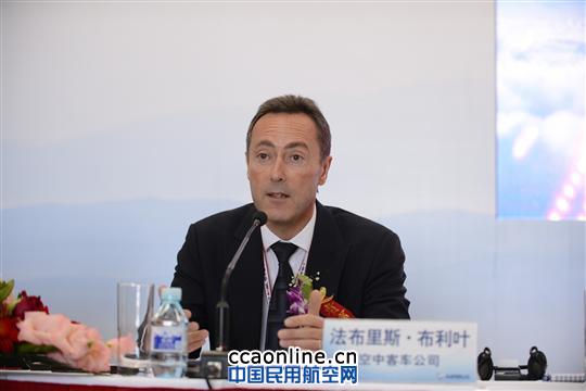 空中客车公司总裁兼首席执行官法布里斯?布利叶 空中客车在中国率先推出轻量版A330-300飞机