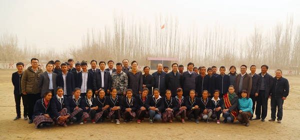 空管局党委副书记范芸芸一行参加支疆爱心活动