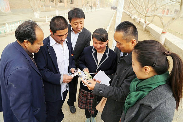 空管局党委副书记范芸芸一行参加支疆爱心活动