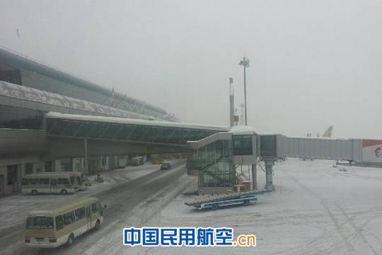 新疆空管局管制中心完成2013年首次校飞保障工作