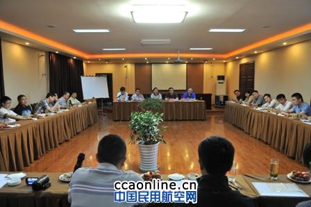 西南空管局局长李宗冀、总工于斌与带班主任交流