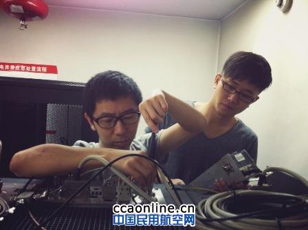 西南空管局技保中心维护设备迎暑运