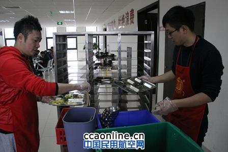 西南空管管制技保中心团委开展学雷锋志愿者活动