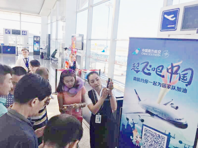 南航新疆地服部：“南航搖一搖 助威國家隊”活動深受旅客喜愛