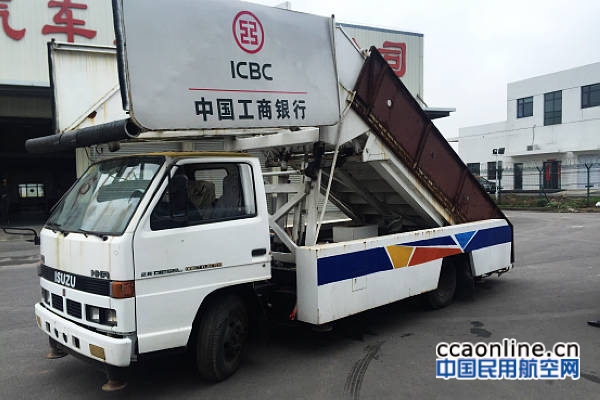 报废的客梯车