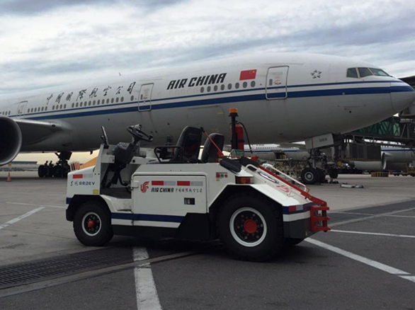 地面服务部正式试用纯电动行李牵引车