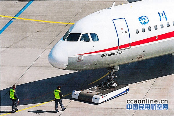 mototok-spacer-moves-airbus-3201-from-british-airways