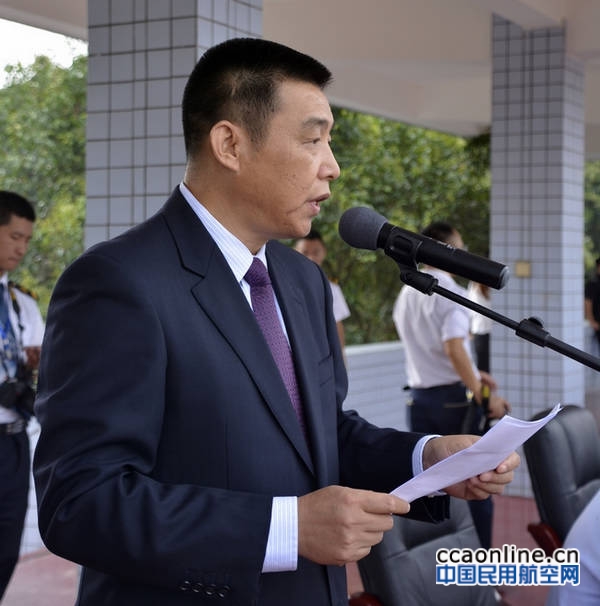 民航飞行学院校长关立欣讲话民航飞院首任校长张毅铜像落成,陈布科