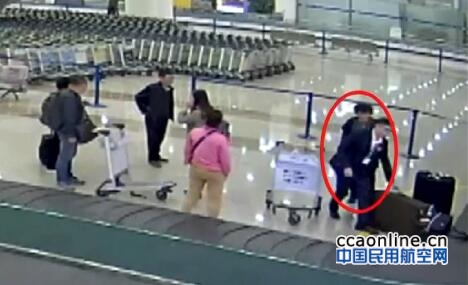 浦东机场员工与水客勾结,走私香烟价值上百万元