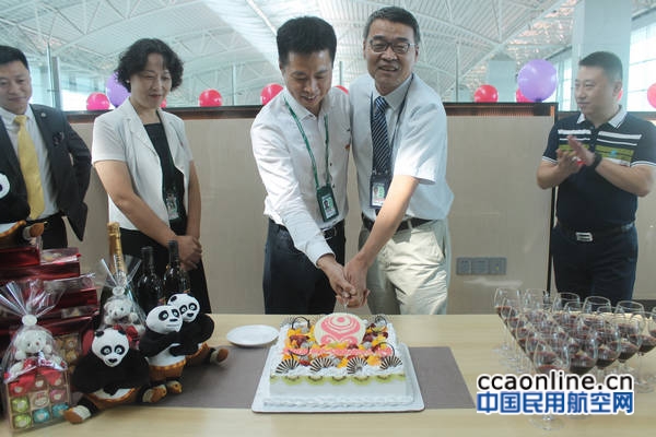 d593fa411283054aee73-2