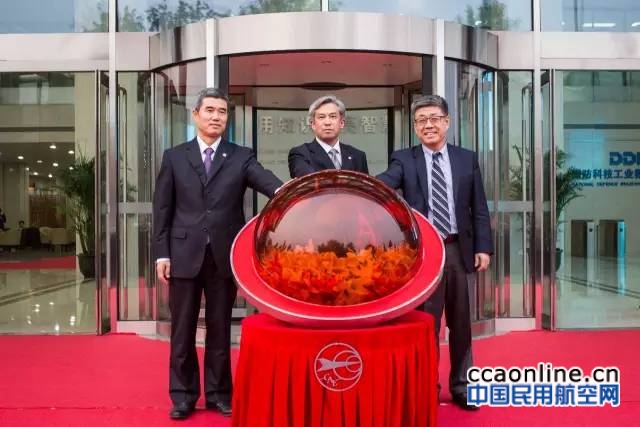 2015-12%e5%b0%81%e9%9d%a212